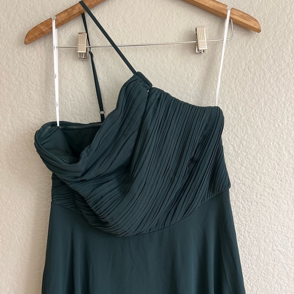 NWOT Extraordinary Elegance Emerald Pleated One-Shoulder Maxi Dress - Picture 4 of 8
